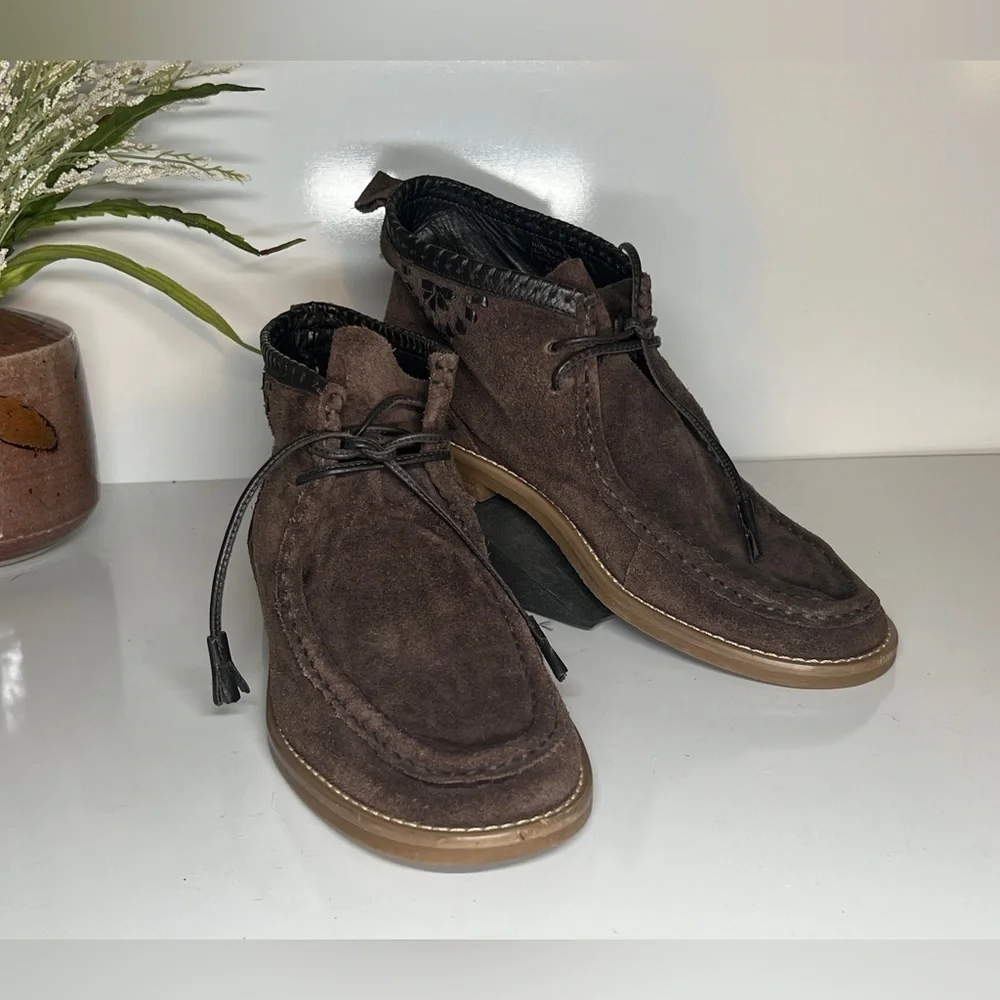 JACK ROGERS‎ Brown whipstitch suede lace up chukka boots size 9.